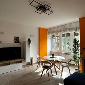  Apartment The Bright Place: Wide And Modern In Italien